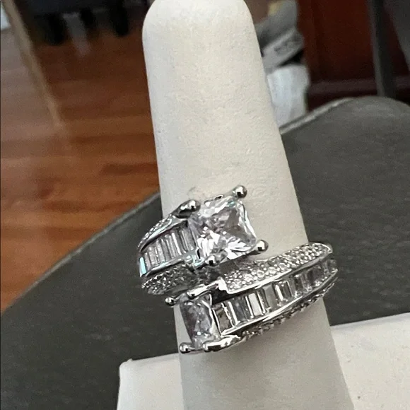 Sparkling Silver-Tone Clear Crystal Wrap Ring - Elegant Women’s Jewelry CZ - Picture 3 of 8